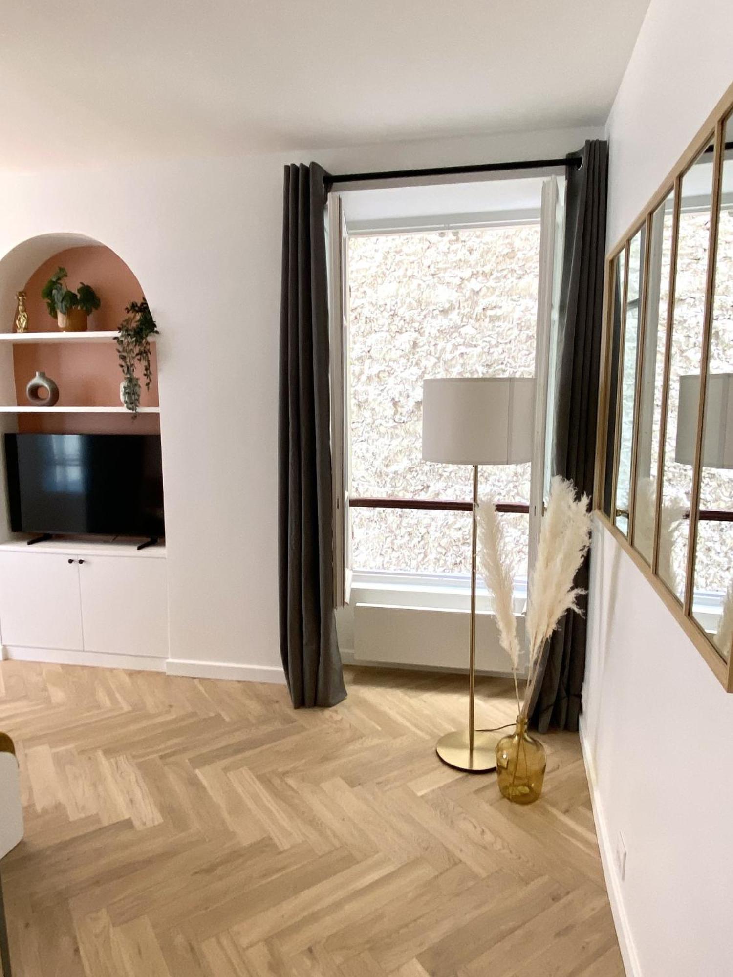 Brand New - Rue Cler Parijs